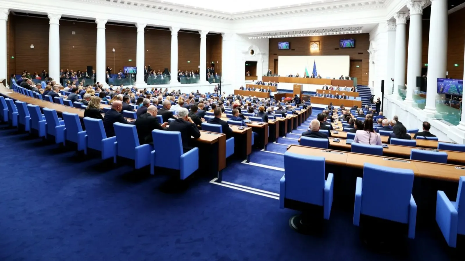 9 нови депутати влизат в парламента на мястото на министри