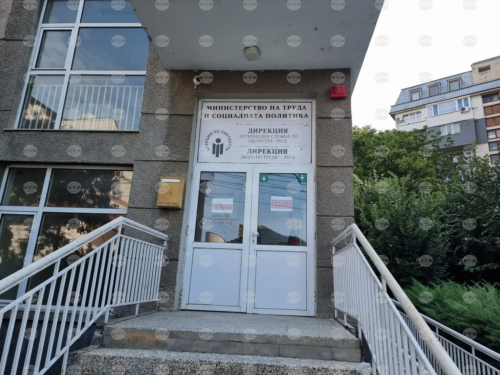 Бюрото по труда в Русе излиза с приемна на открито