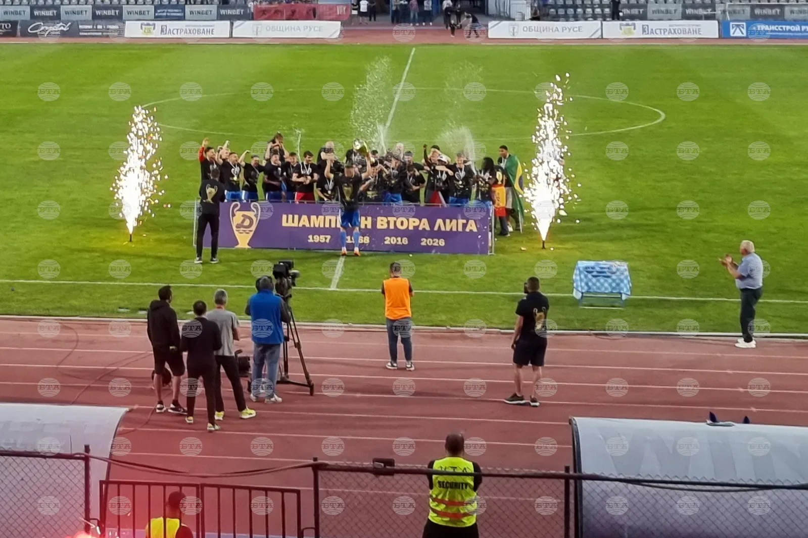 Дунав (Русе) вдигна купата за шампион на Втора лига