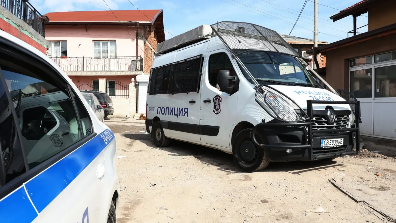 Двама мъже са обвинени за кражба на 100 000 евро от автокъща в Банкя