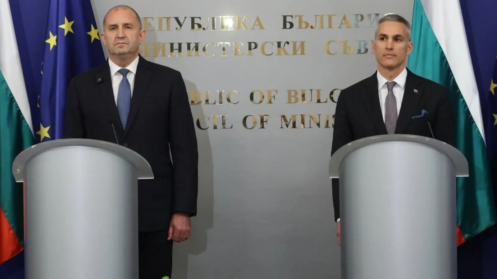 Гюров предаде властта на новия кабинет, Радев пожела здраве