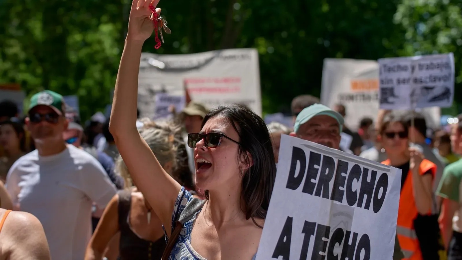 Хиляди протестираха в Мадрид срещу скъпите жилища и наеми