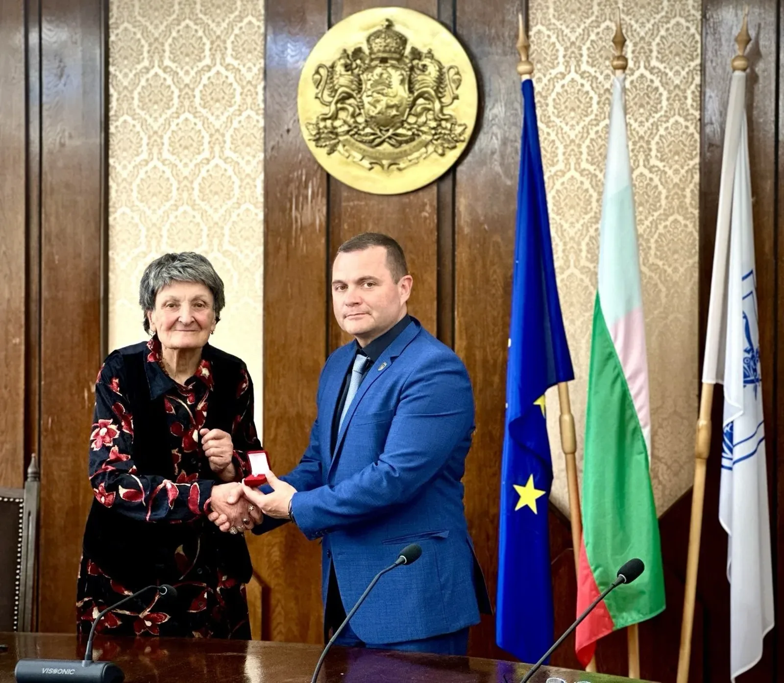 Пенчо Милков отличи Богдана Пенева със златна значка "Русе"