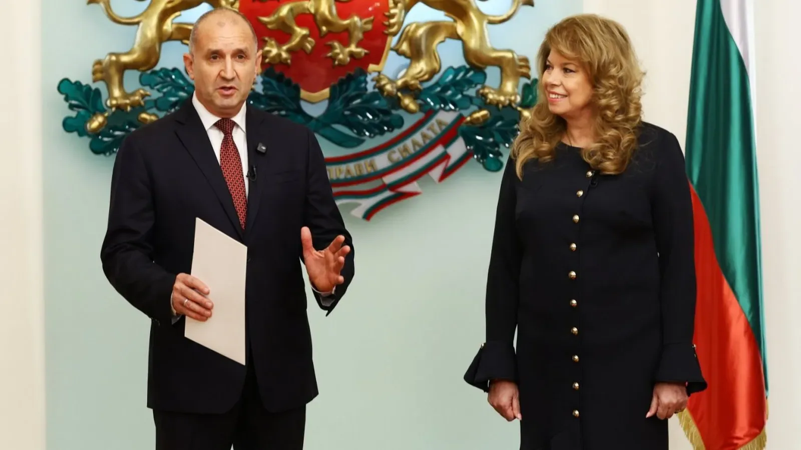Радев представи кабинет с четирима вицепремиери и 18 министри