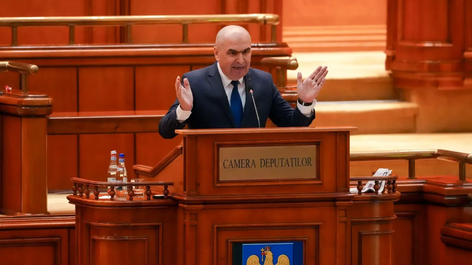 Румънското правителство падна след убедителен вот на недоверие
