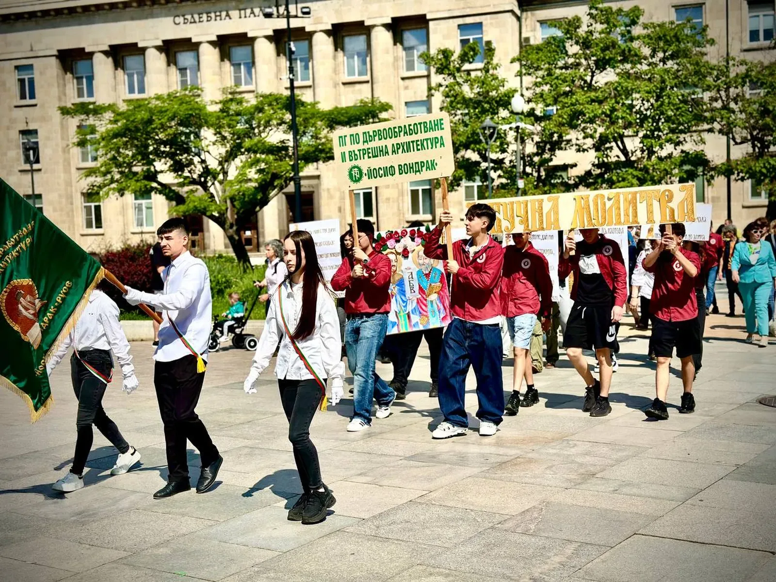 Русе отбеляза 24 май с шествие и концерт пред Общината