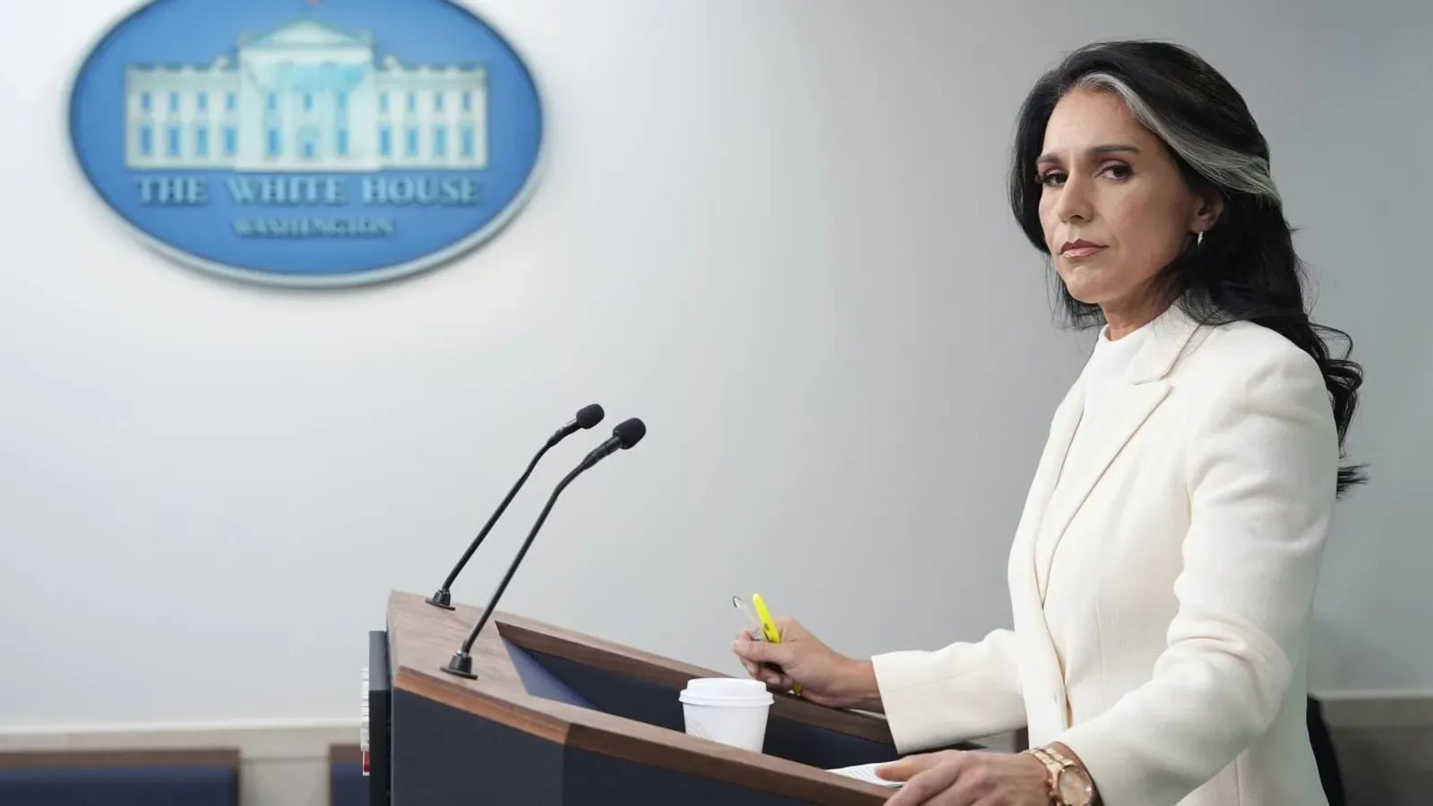 Тълси Габард подава оставка от разузнаването на САЩ