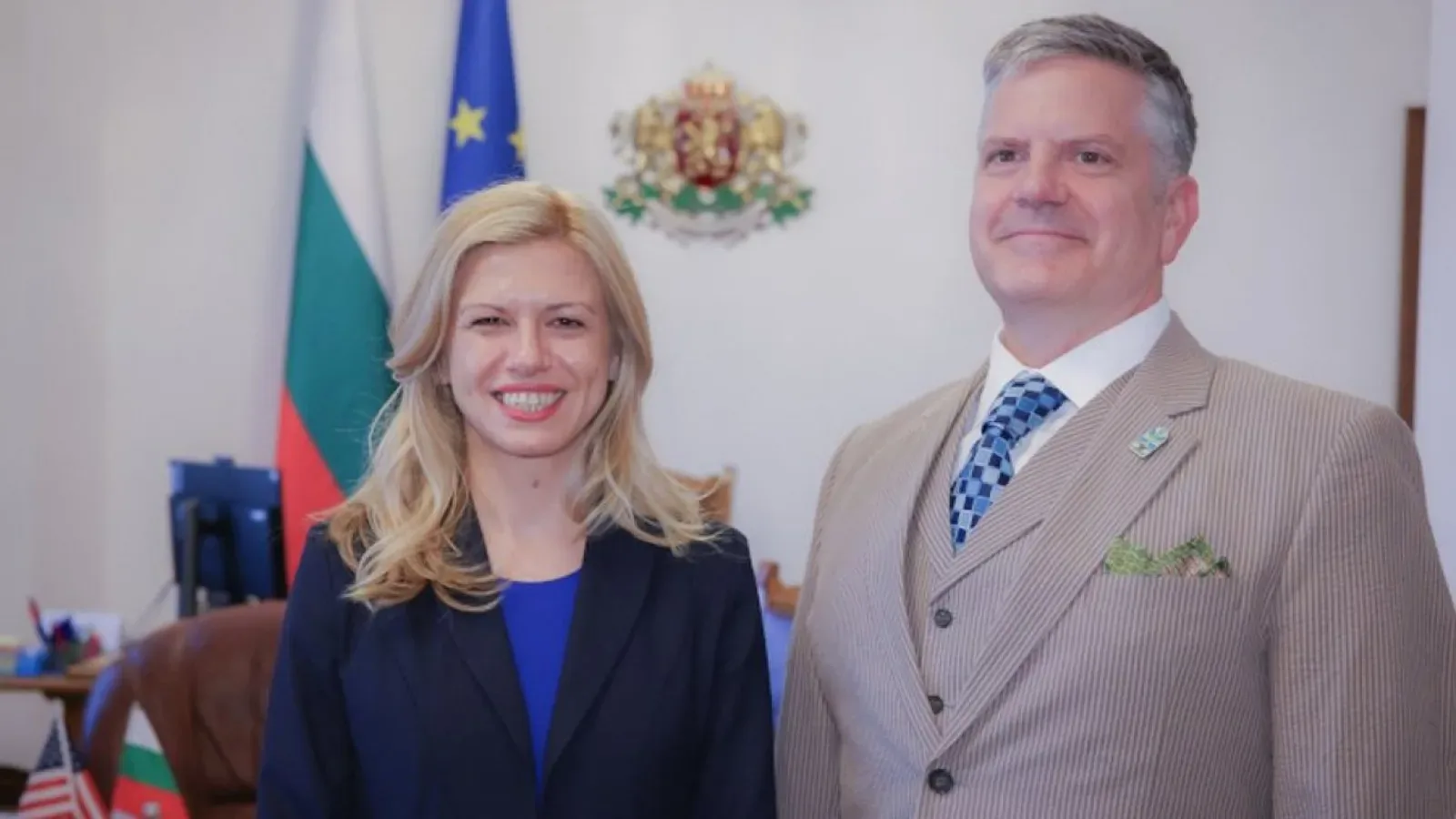 Доцова настоя за отпадане на визите за българи в САЩ