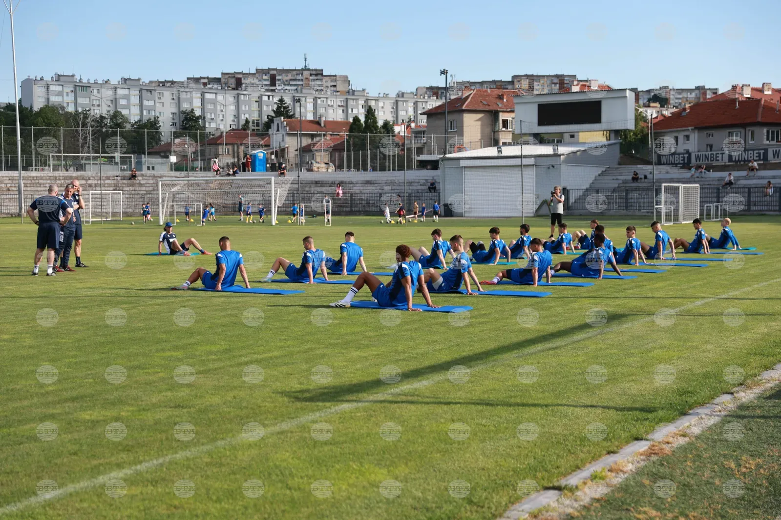 Дунав запазва 13 футболисти за елита