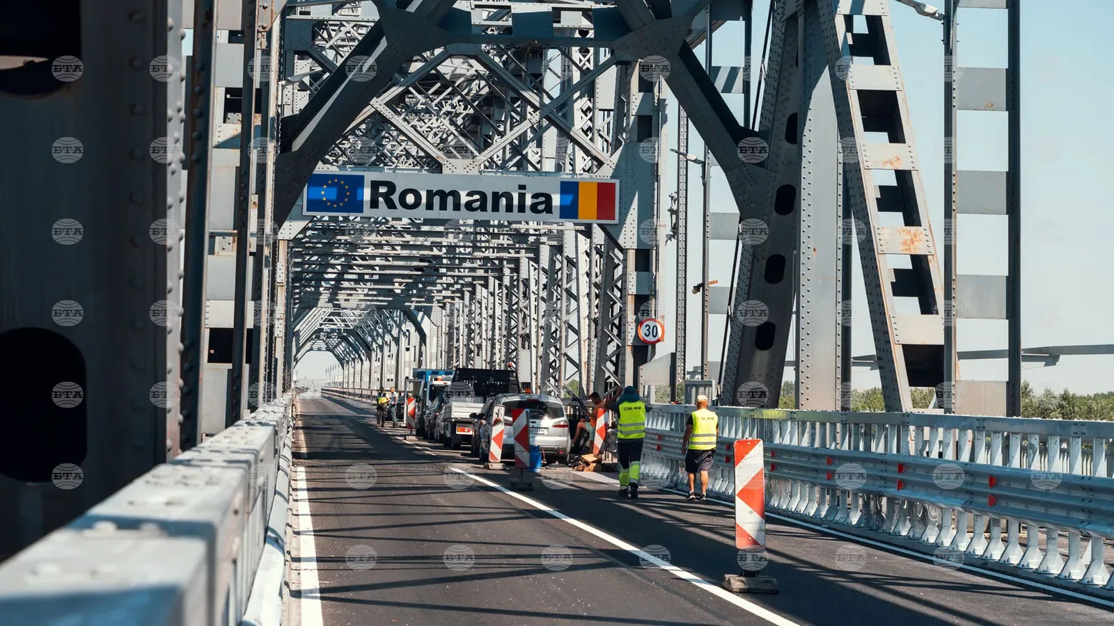 Двупосочното движение по Дунав мост при Русе се възстановява утре