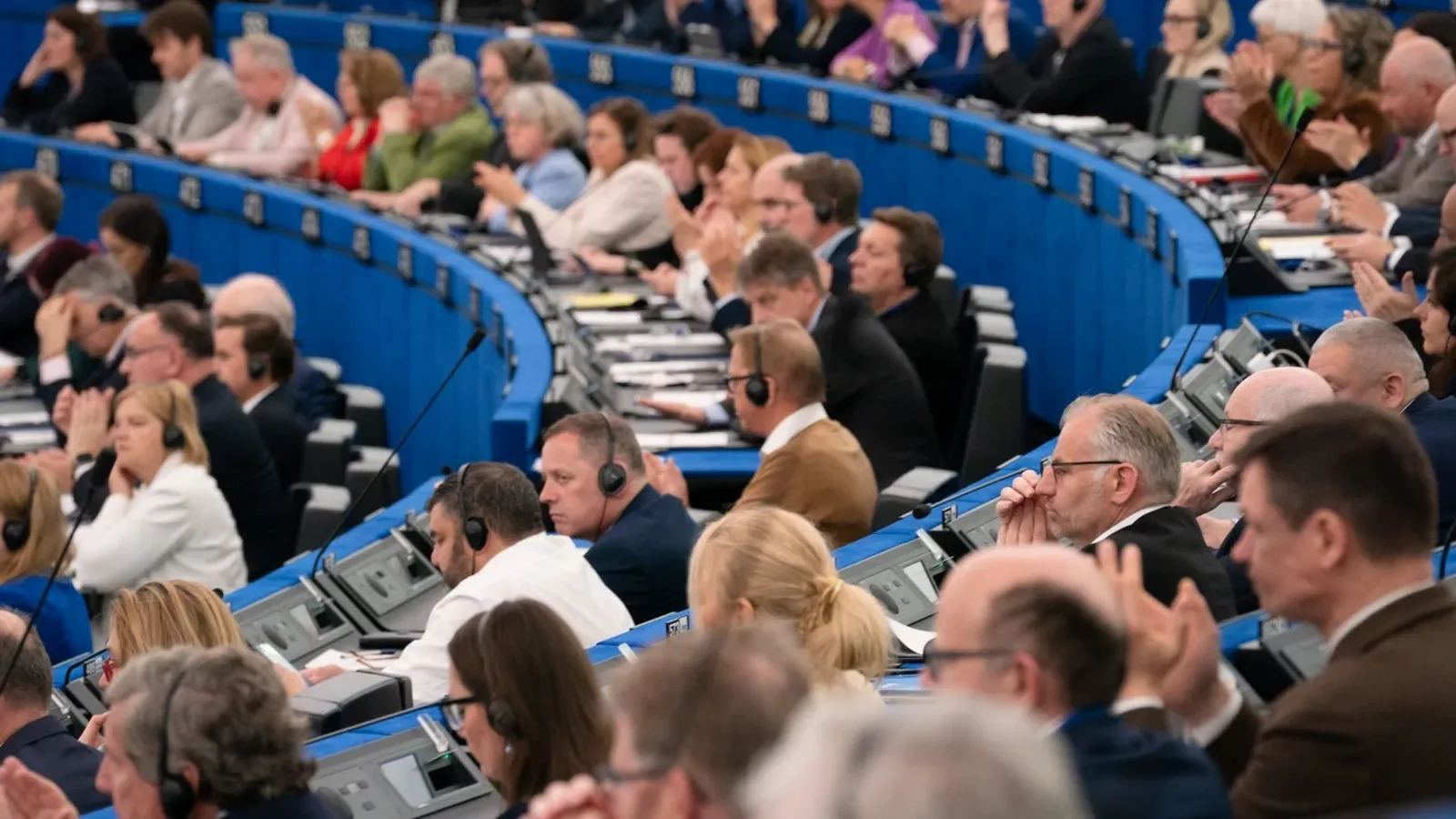 Европарламентът одобри търговското споразумение със САЩ