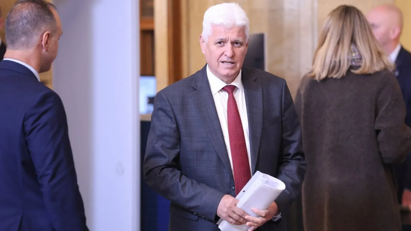 Кабинетът оттегли доклада за отбраната за 2025 г. заради несъгласие