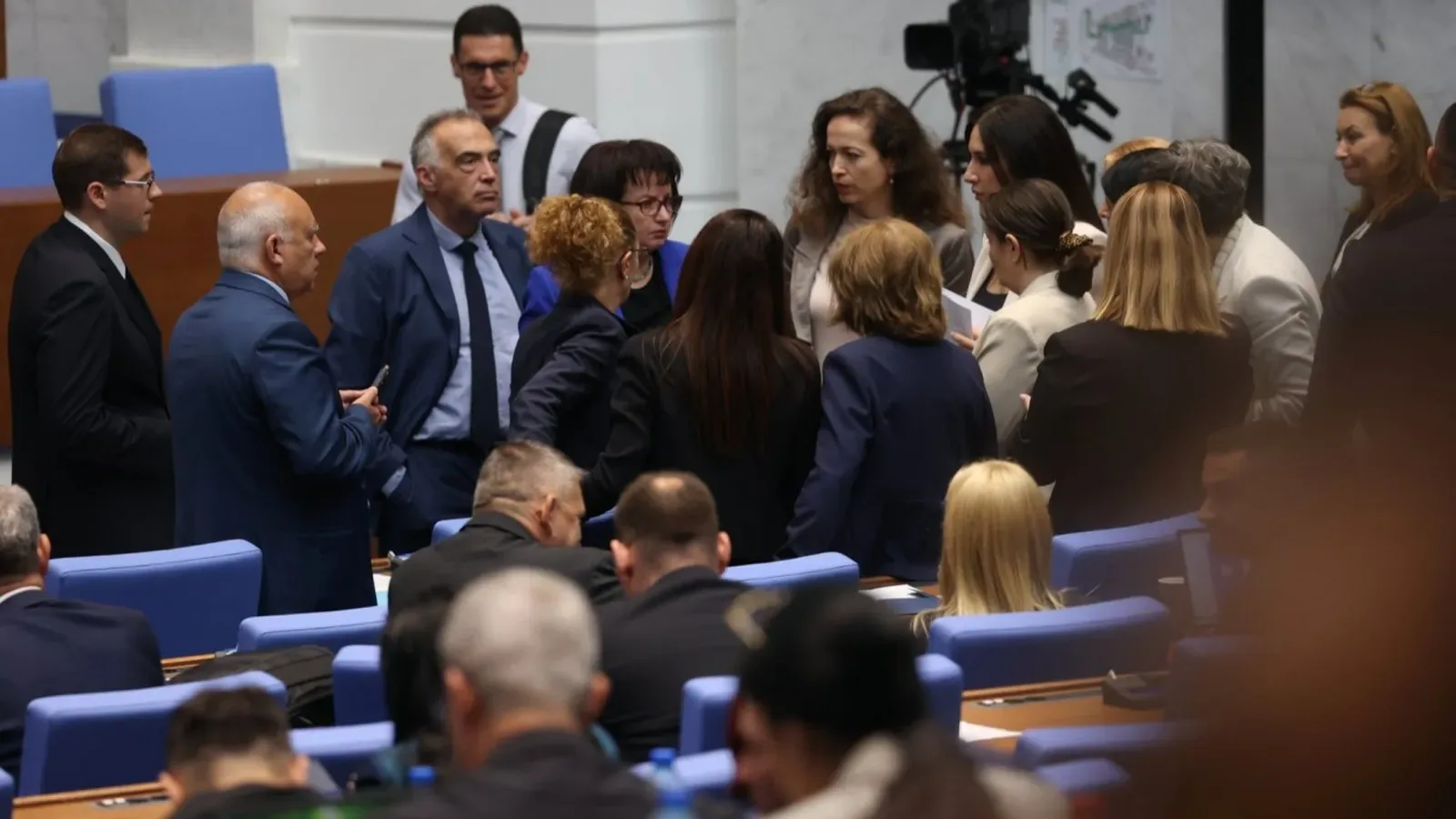 Парламентът спря кадровите правомощия на ВСС с изтекъл мандат