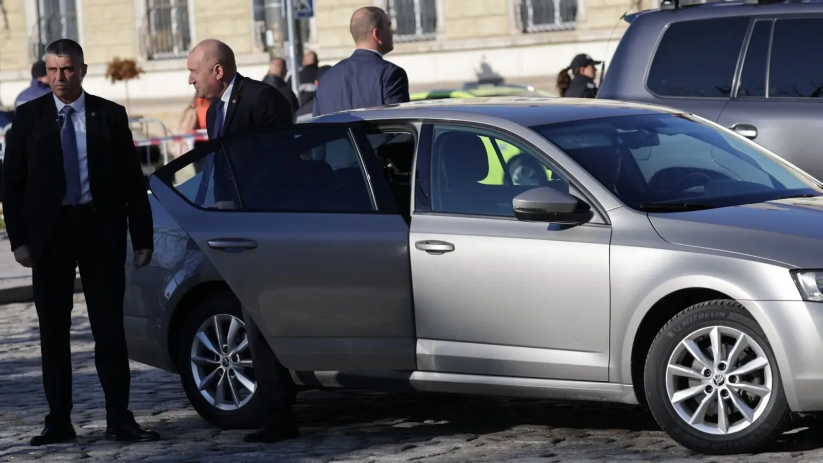 ПП предлага НСО отново да осигурява транспорта на президентската администрация