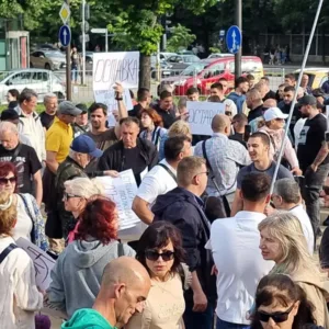 Протест във Варна поиска оставката на кмета Благомир Коцев