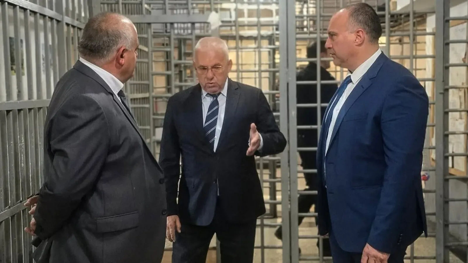 Проверяват условията в затвора и общежитията във Варна