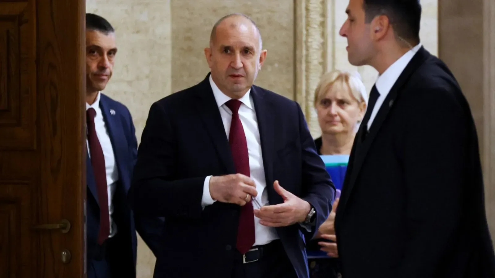 Радев: Американските самолети може да бъдат преместени на "Безмер" или "Граф Игнатиево"