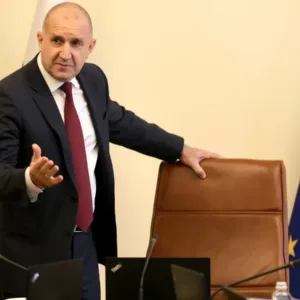 Радев отрече орязване на пенсии, майчинство и покупка на ракети
