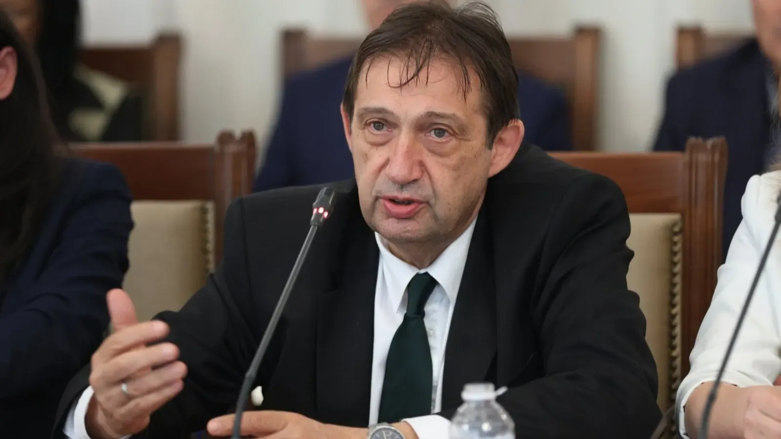 Шишков поема лично АПИ заради забавените магистрали