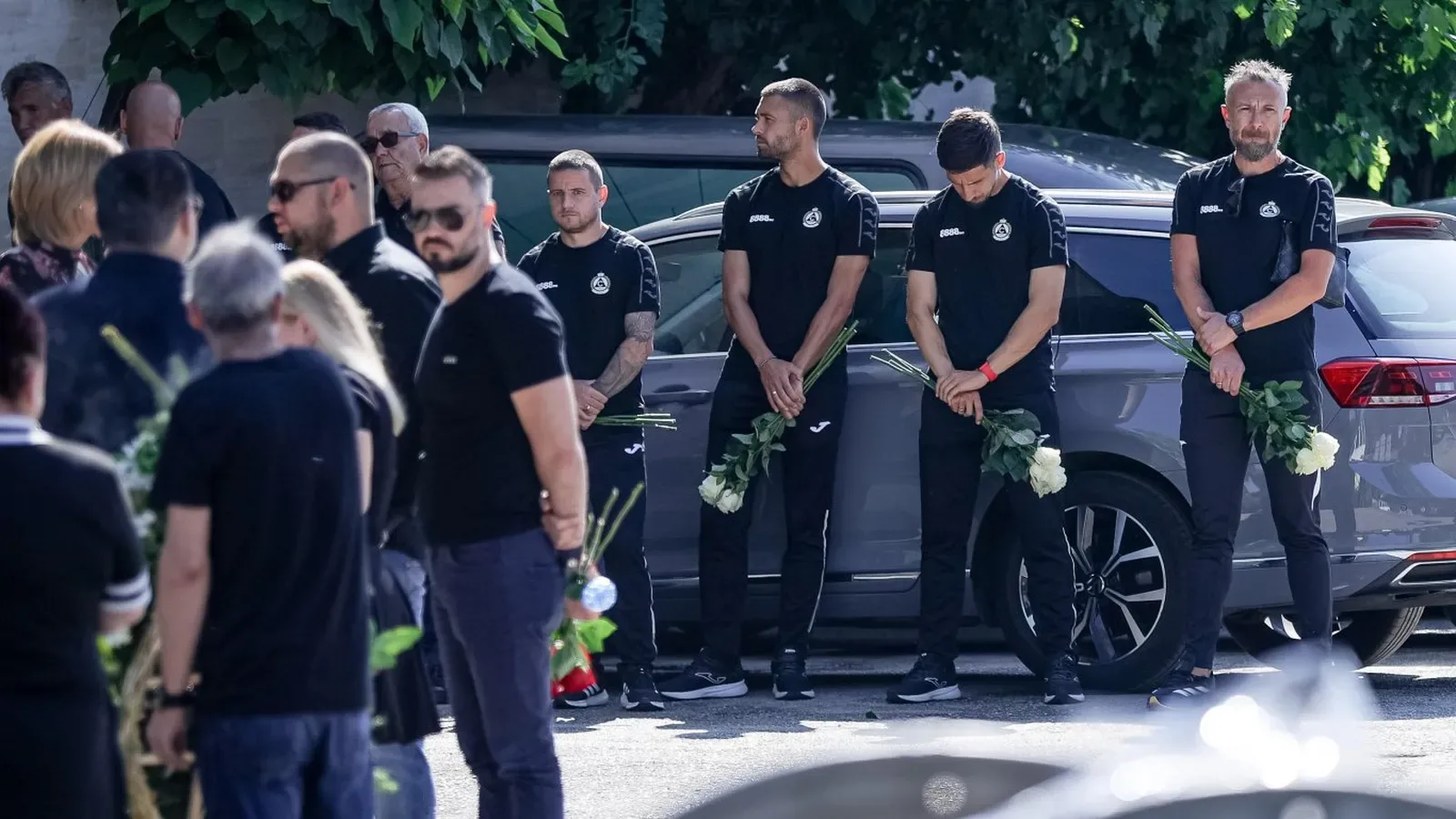 Славия и близки изпратиха Мишо и баща му след трагедията на "Тракия"