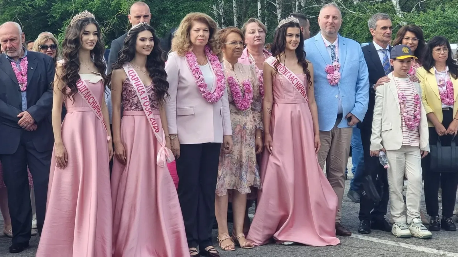 Йотова в Казанлък: Розата е най-красивата емблема на България