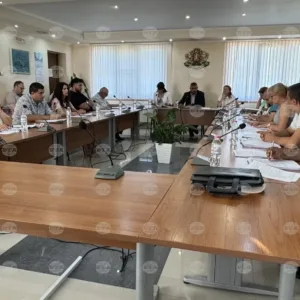 Две могили предлага училище и детски градини за защитени