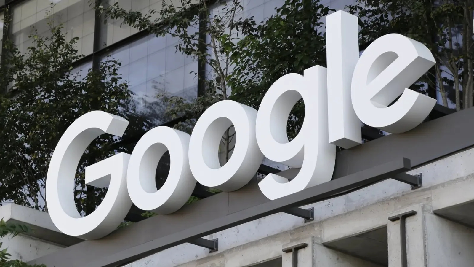 ЕК глоби Google с 890 млн. евро за нарушения в търсачката и Google Play