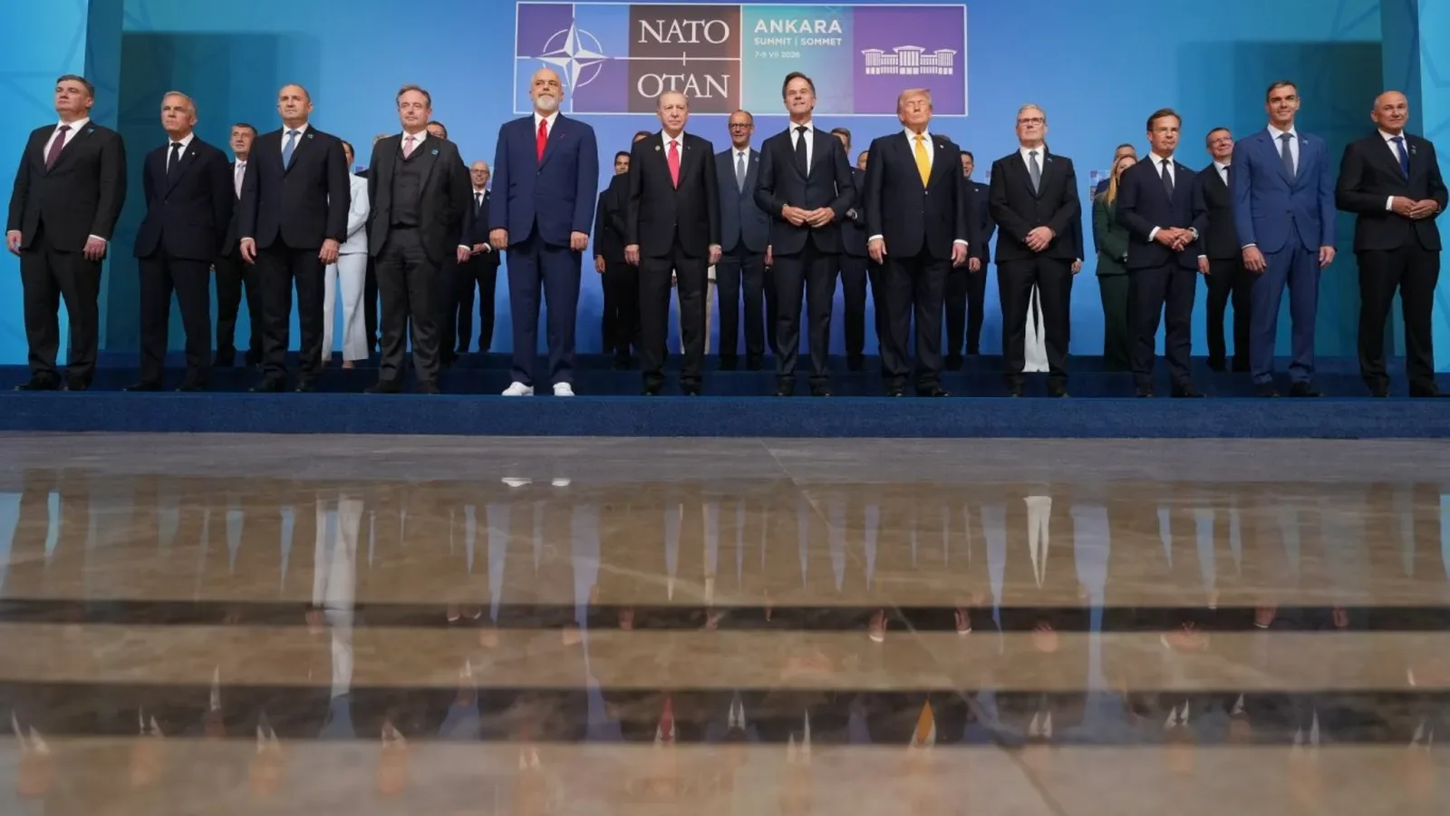 Ердоган подарил пистолети на лидерите от срещата на НАТО в Анкара