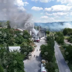 Изясняват причините за пожара в асфалтова база в Русе