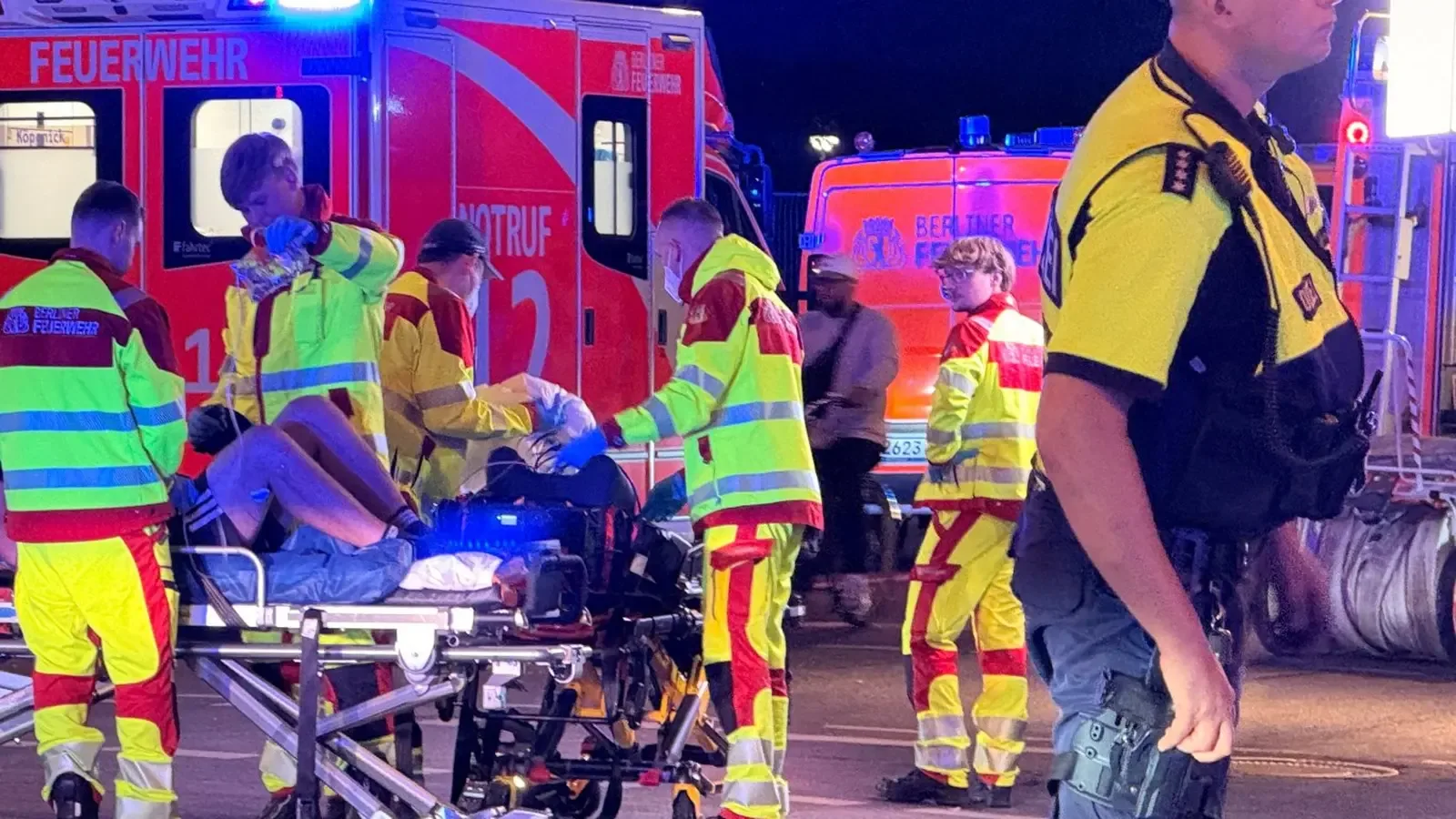 Кола се вряза в Берлин Прайд, има загинал и 16 ранени