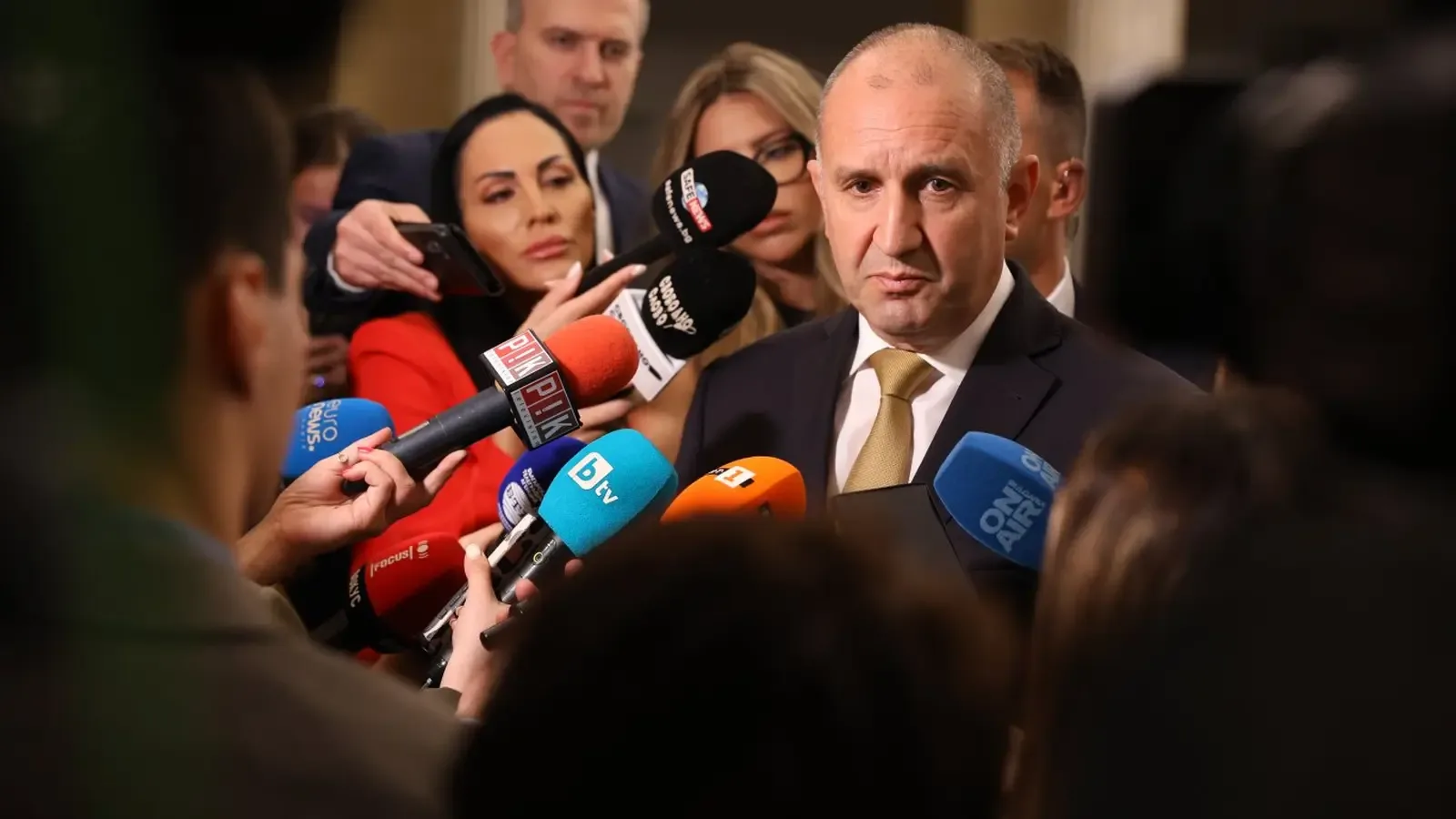 Радев: Няма разнобой за Украйна и България няма да праща оръжие