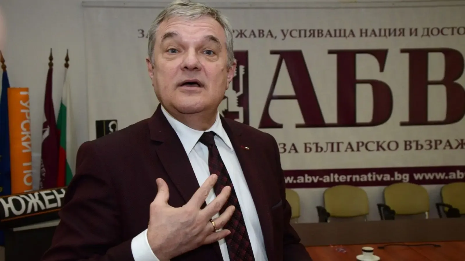 Румен Петков се оттегля от лидерския пост в АБВ