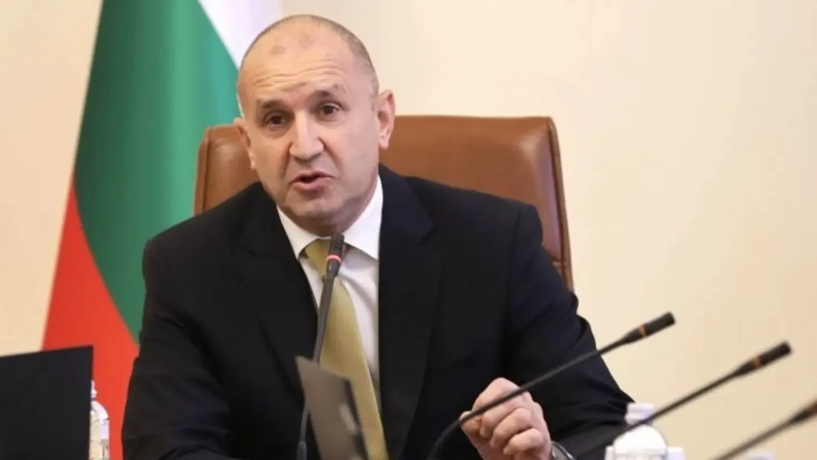Румен Радев: Прокуратурата спира разследването на голямата политическа корупция