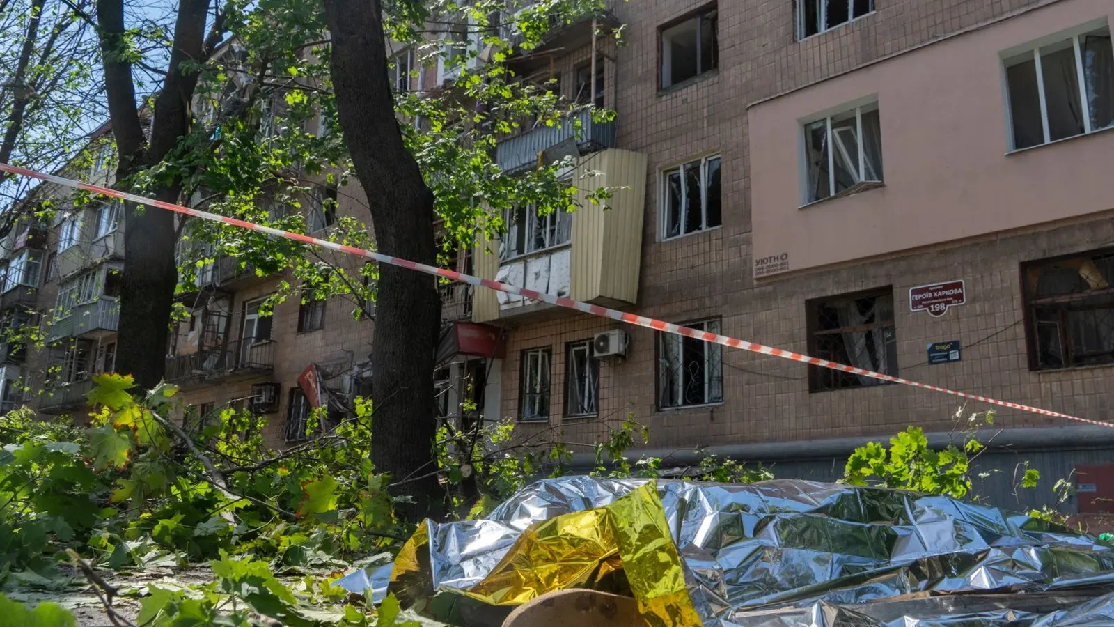Руски удар с авиобомба уби трима в Донецка област
