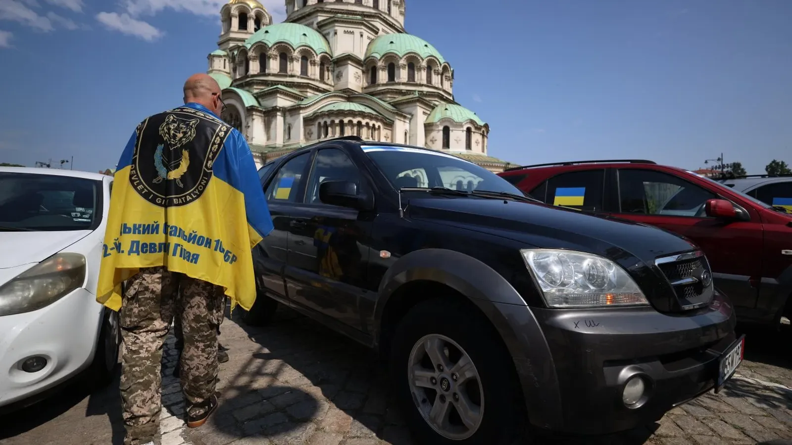 Руснаци в България дариха 17 джипа за украинската армия