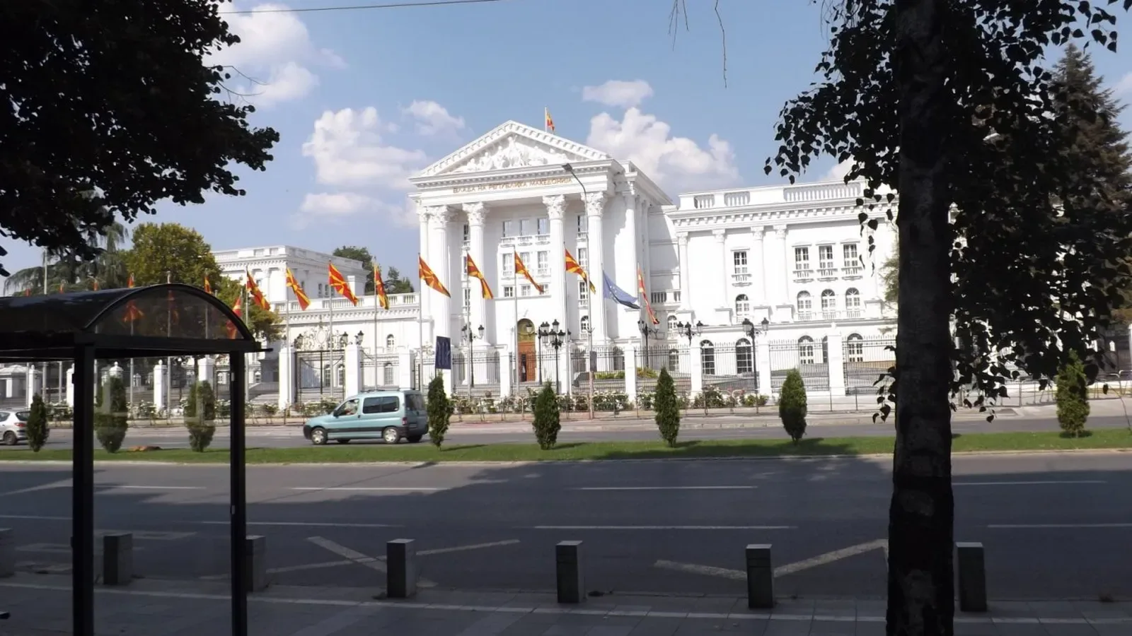 Скопие разследва около 20 сайта и профили за реч на омразата