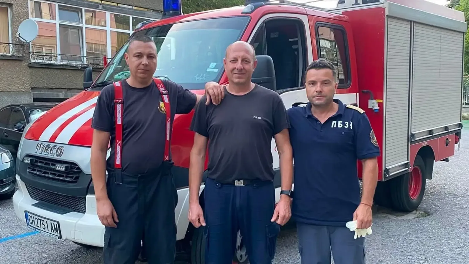 Сливенски пожарникари спасиха паднало лястовиче