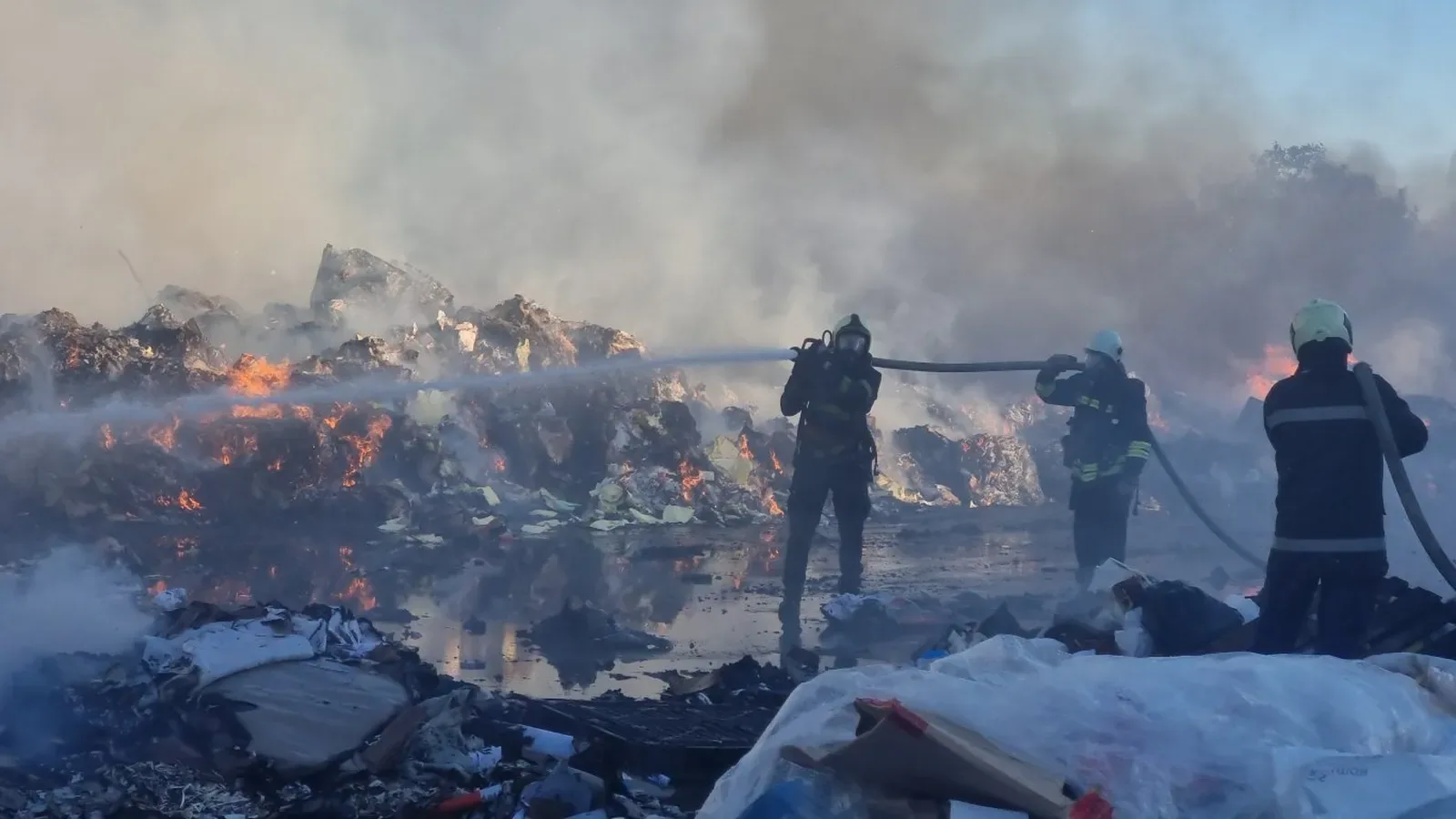 Токсичен облак над Солун след голям пожар в Ореокасто