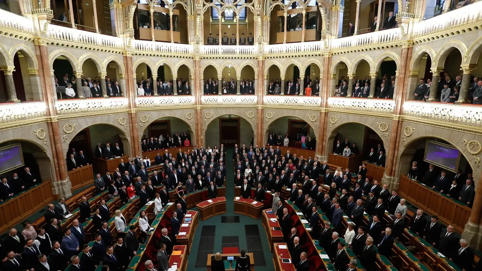 Унгарският парламент прие промени, отварящи път към импийчмънт на президента