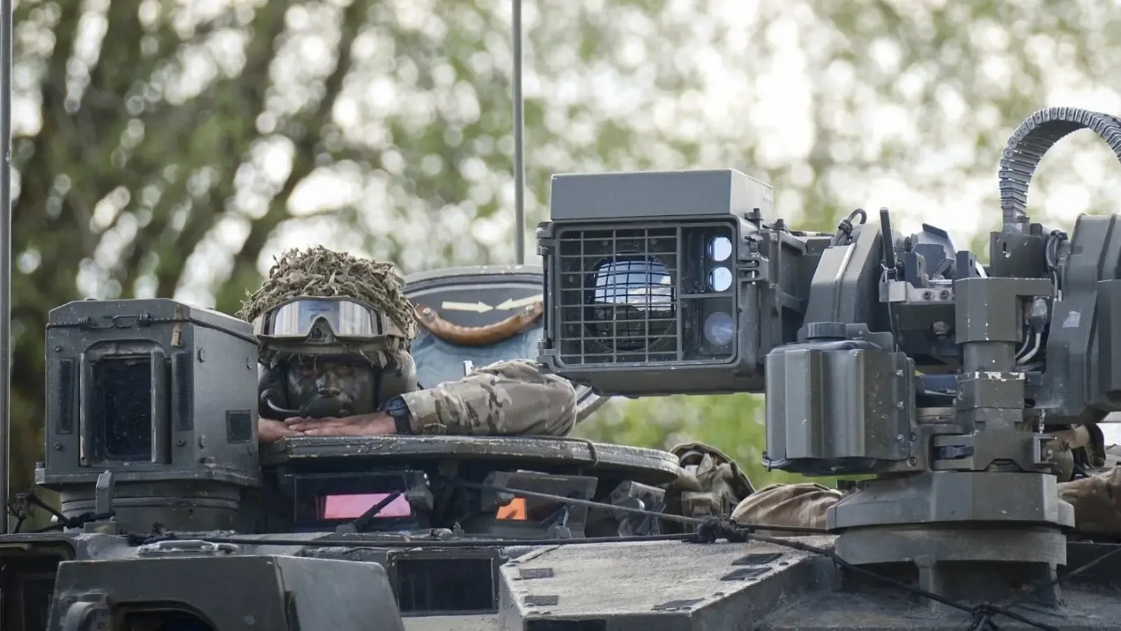 Великобритания праща още 400 военни в Естония от следващата година