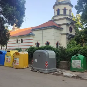 Временно местят контейнери край храм "Свети Георги" в Русе