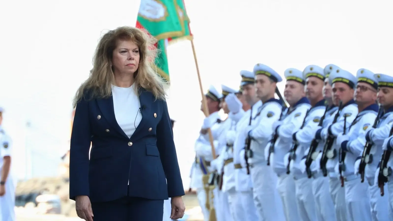 Йотова наблюдава маневрите на "Бриз 2026" от фрегата "Дръзки"