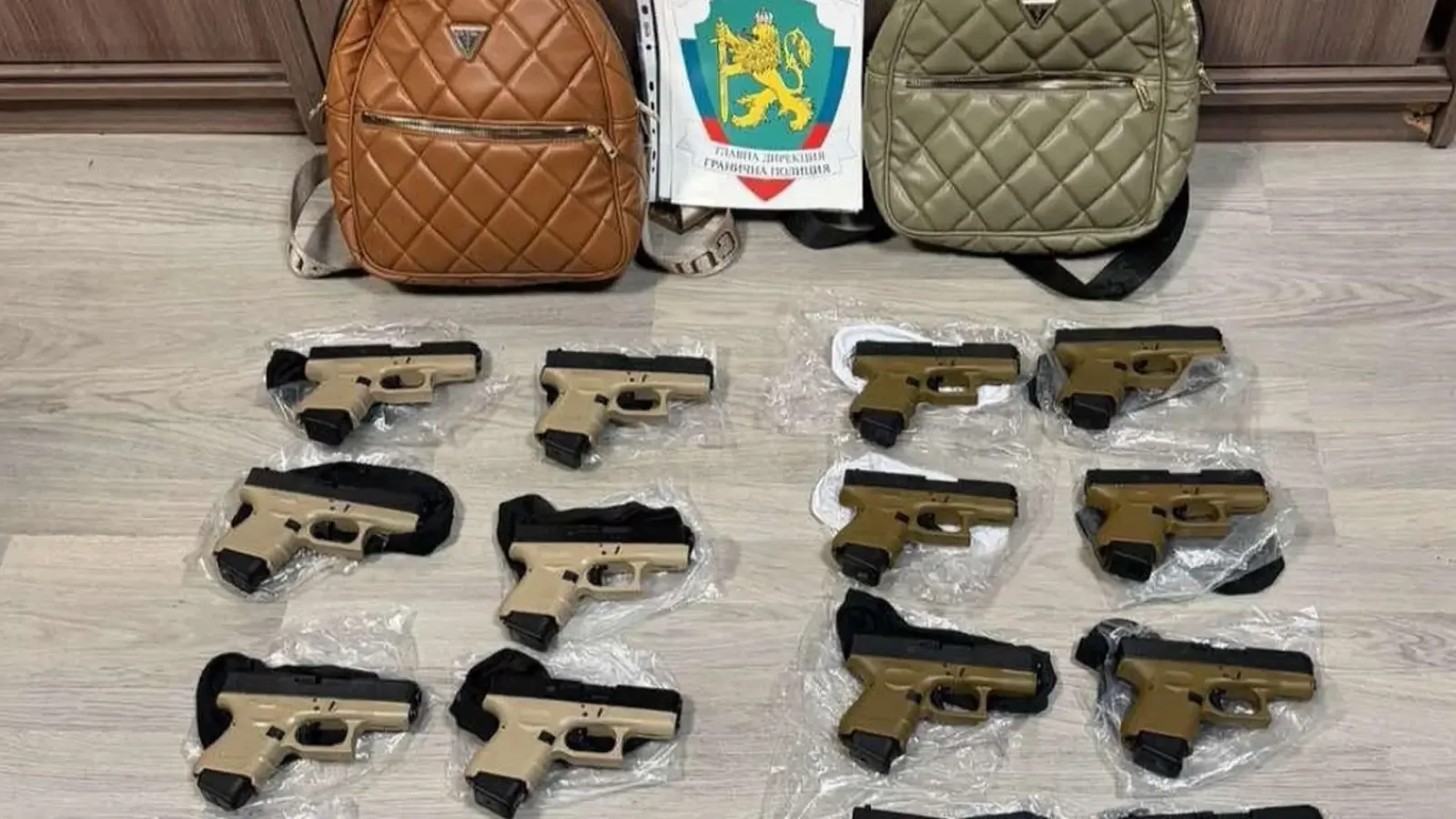 Задържаха двама грузинци с 20 бойни пистолета на "Капитан Андреево"