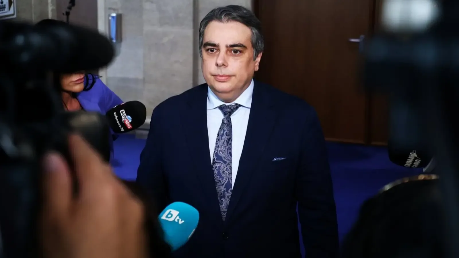Асен Василев нападна Радев за неонацистките мрежи и ДАНС