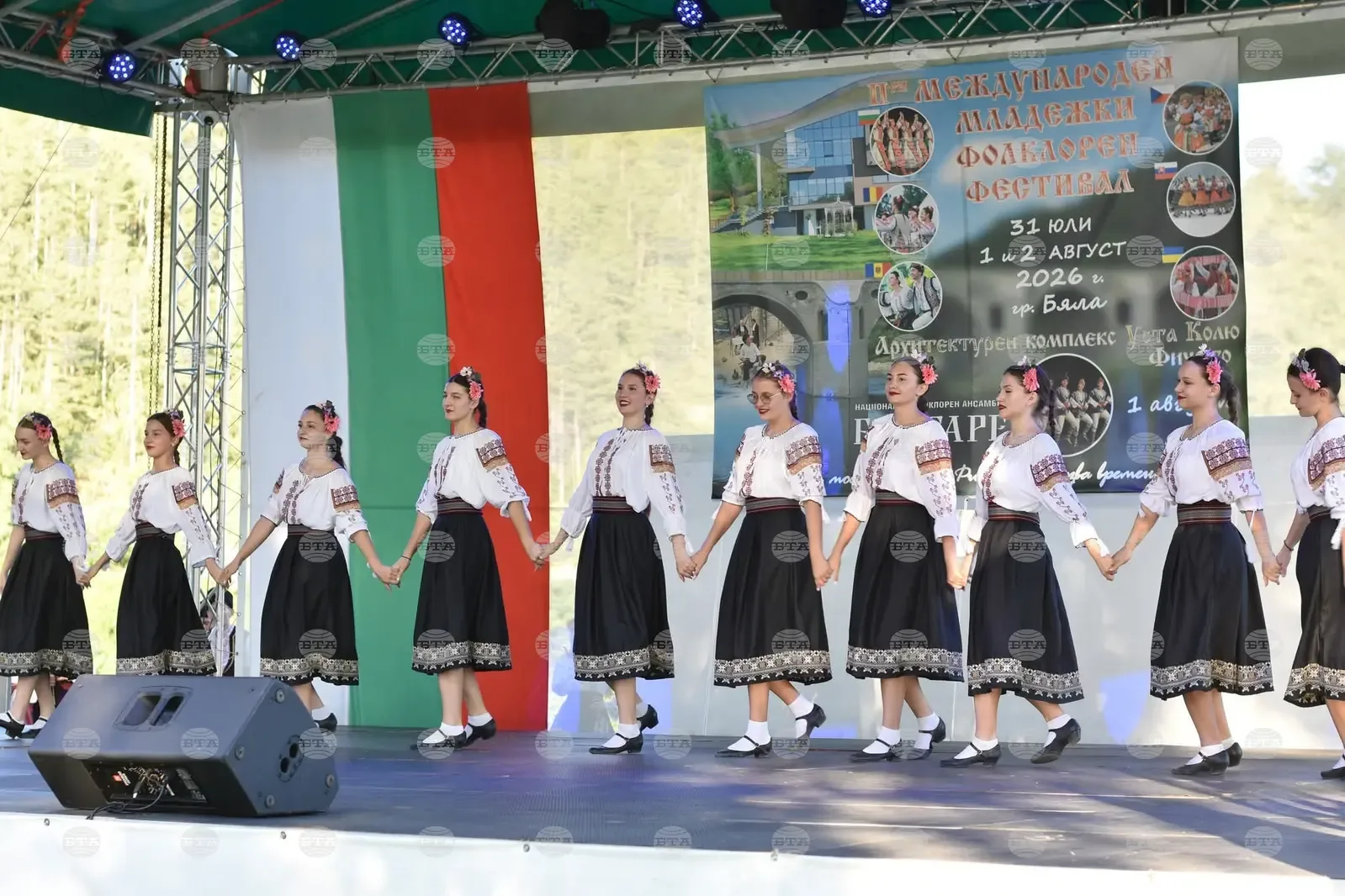 "Българе" излиза на сцената на фестивала в Бяла