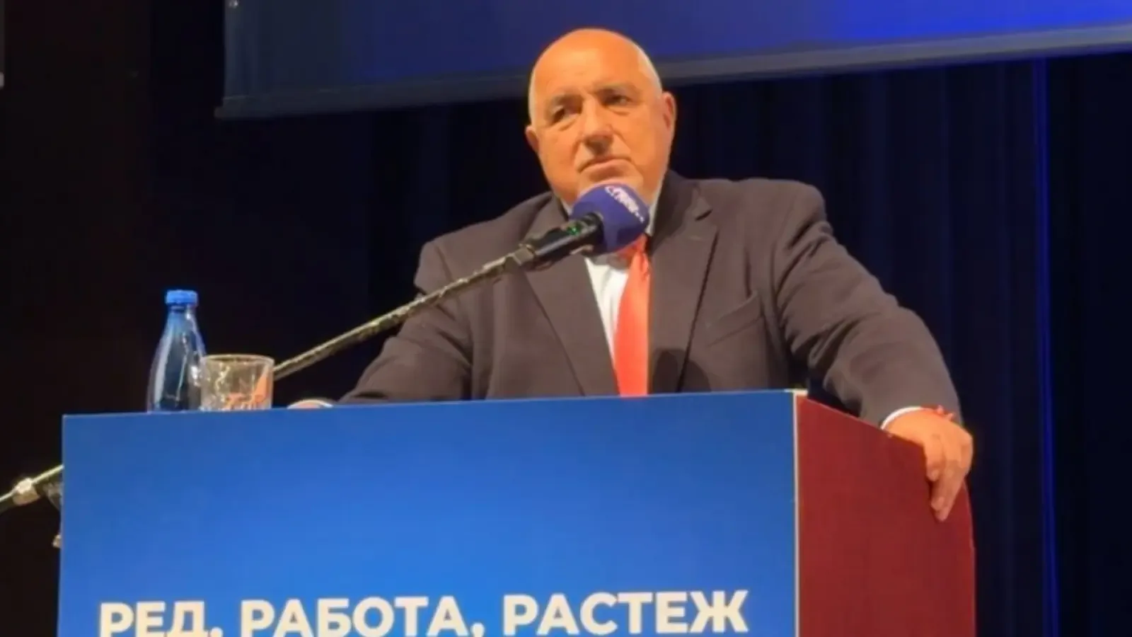 Борисов пренарежда ГЕРБ с нови лица преди президентските избори