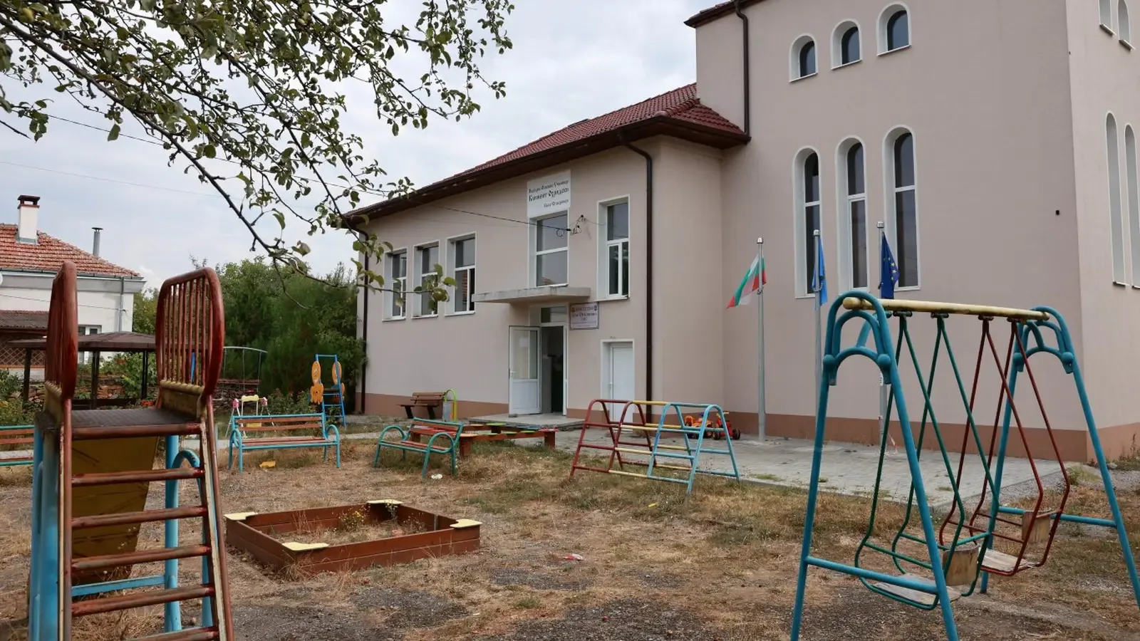 Държавата ще плаща за преместване в малки градове и села