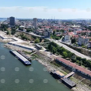 Дунав продължава да спада, ограниченията за плаване остават