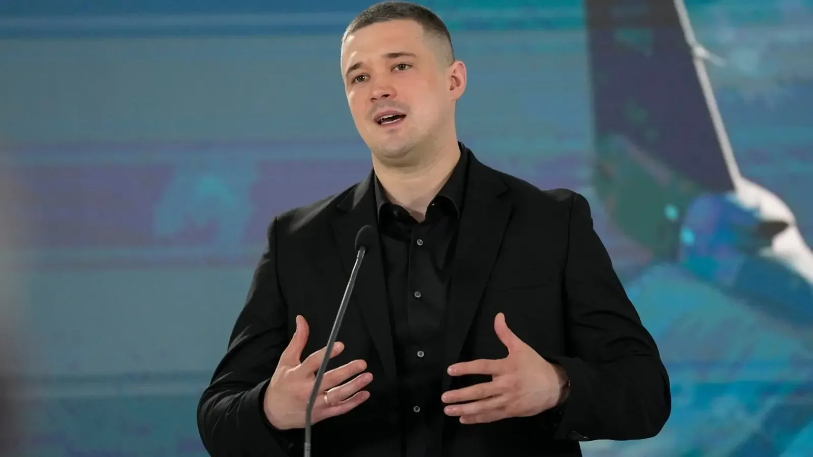 Федоров: Само армии с евтини роботи ще оцелеят