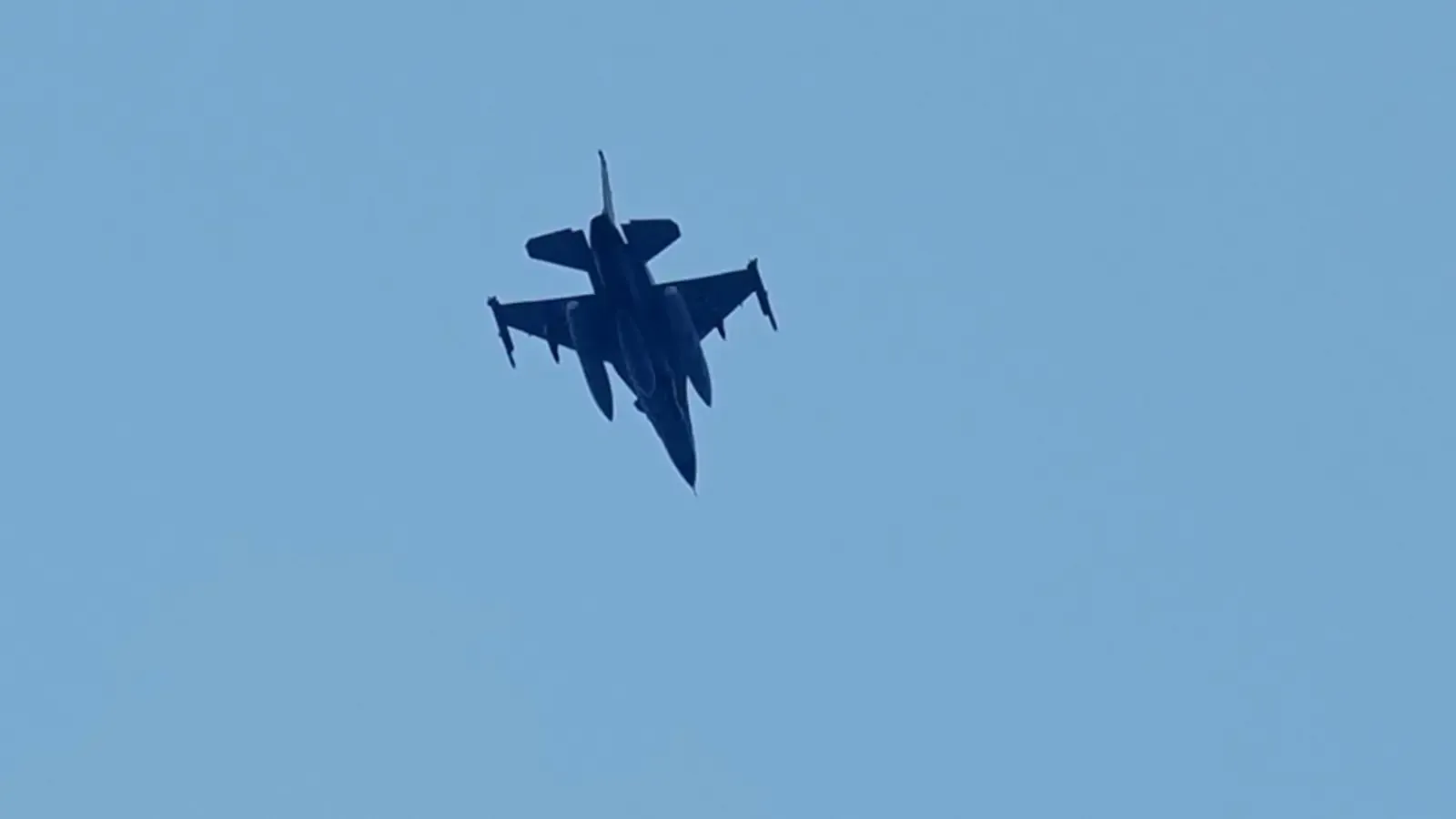 Израел нанесе 8 удара по сирийска база до турската граница